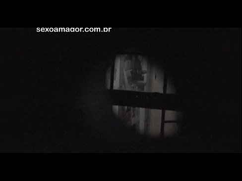 ❤️ Lourinho é filmado secretamente por um voyeur de bairro escondido atrás de tijolos ocos ❤ Porno vídeo em pt.tuberxxx.ru ❤